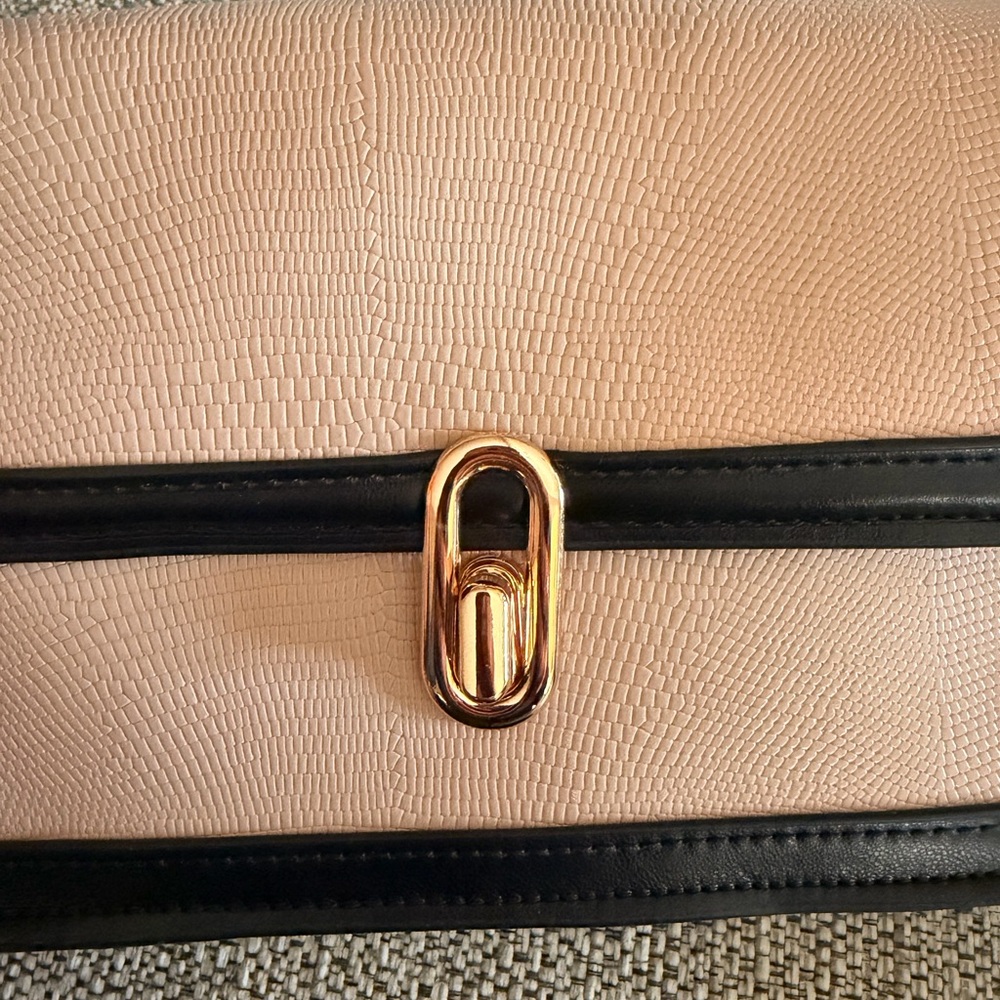 Chic Black and Tan Crossbody Bag - Picture 5 of 7